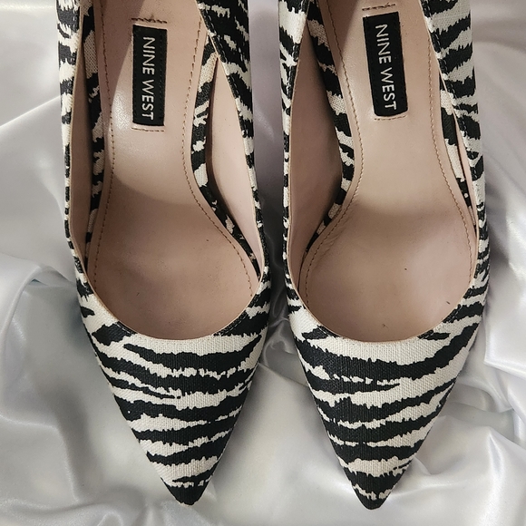 SOLD - Nine West Tatiana Pointy Toe Pumps | Zebra Print Design | Size 8.5 - Picture 3 of 7